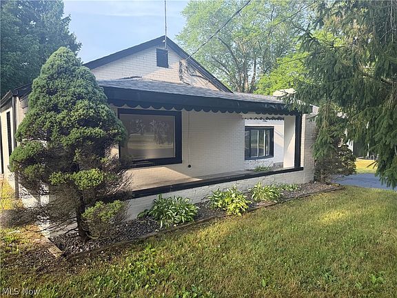 3rd image of 4055 Center Rd