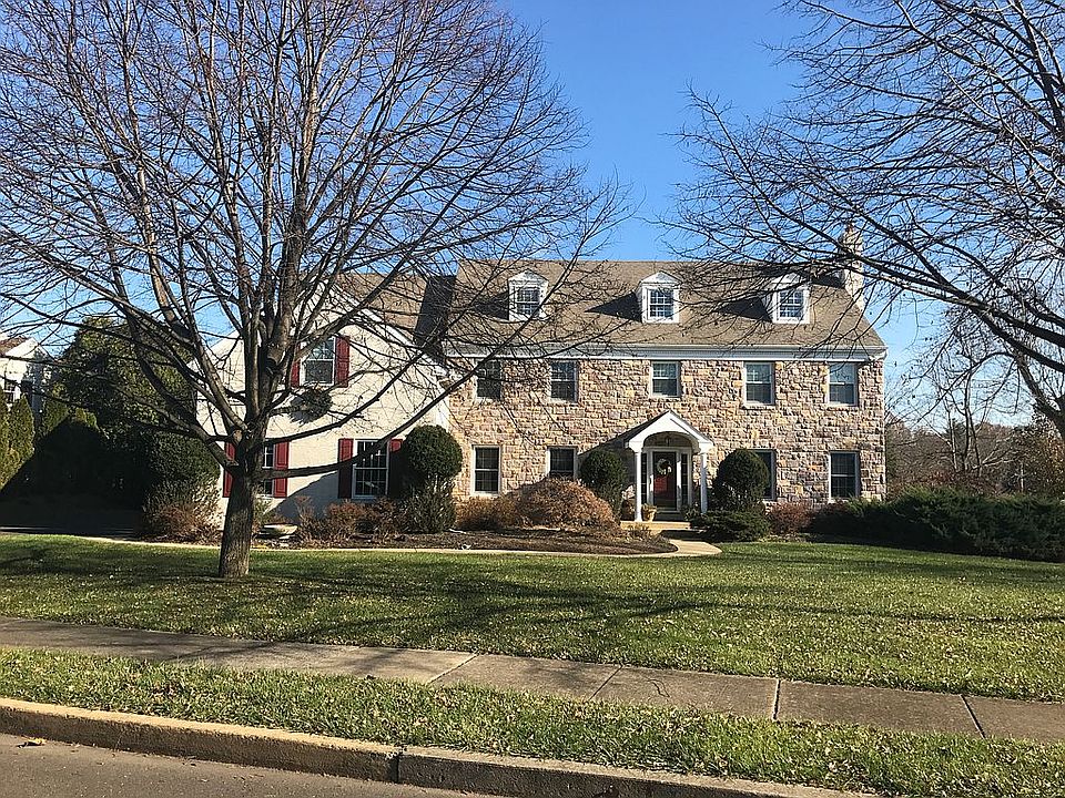 2nd image of 2 Riverstone Cir