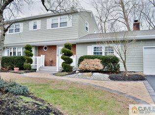 4 Berkshire Dr, East Windsor, NJ 08520