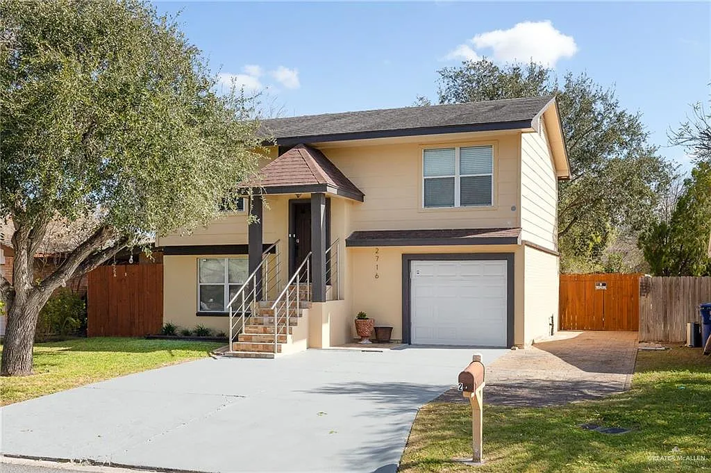 3 bed, 2.5 bath, 1458 sqft, $1,700 — Photo 1