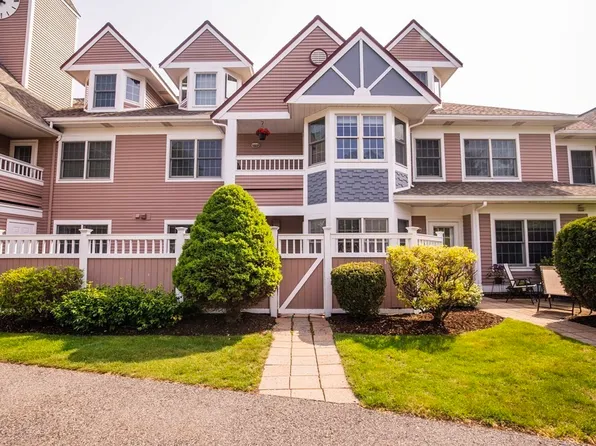 665 Lowell St Unit 52, Lexington, MA 02420