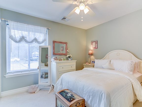 4th image of 1036 Tralee Dr
