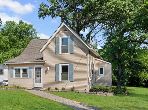 2016 Grove Ln, Cary, IL 60013