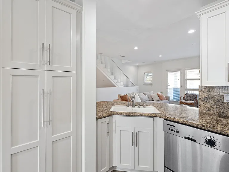 231 Aviation Pl — Photo 11