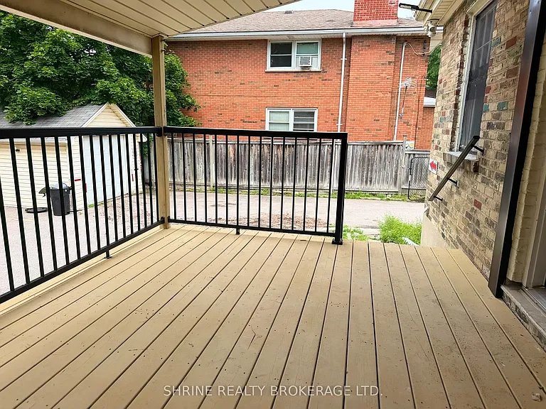 367 Springbank Dr — Photo 24