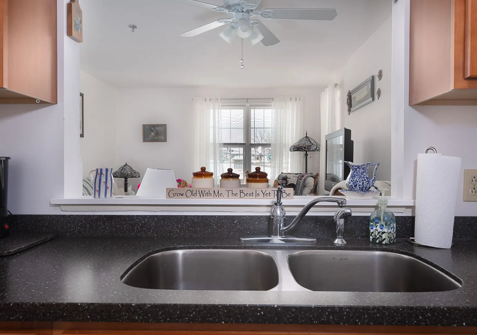 2 bed, 1 bath independent senior living (55+ years of age) heat, hot water, & electricity include... — Photo 1