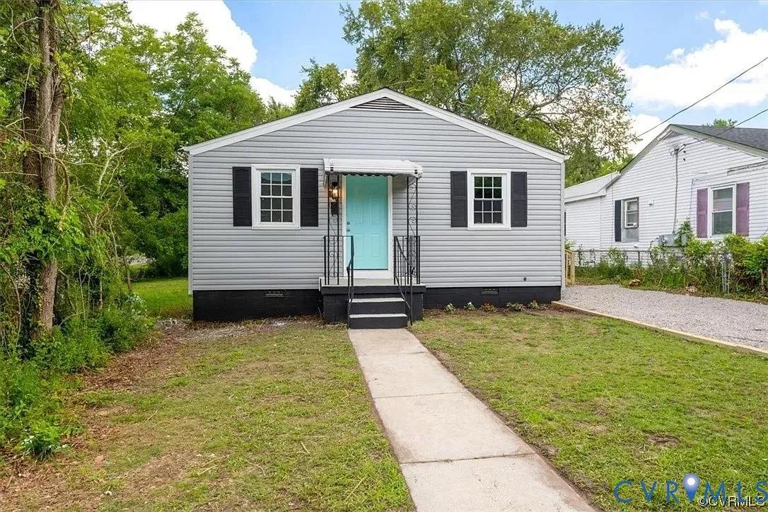 3 bed, 2.0 bath, 1040 sqft, $1,900 — Photo 1