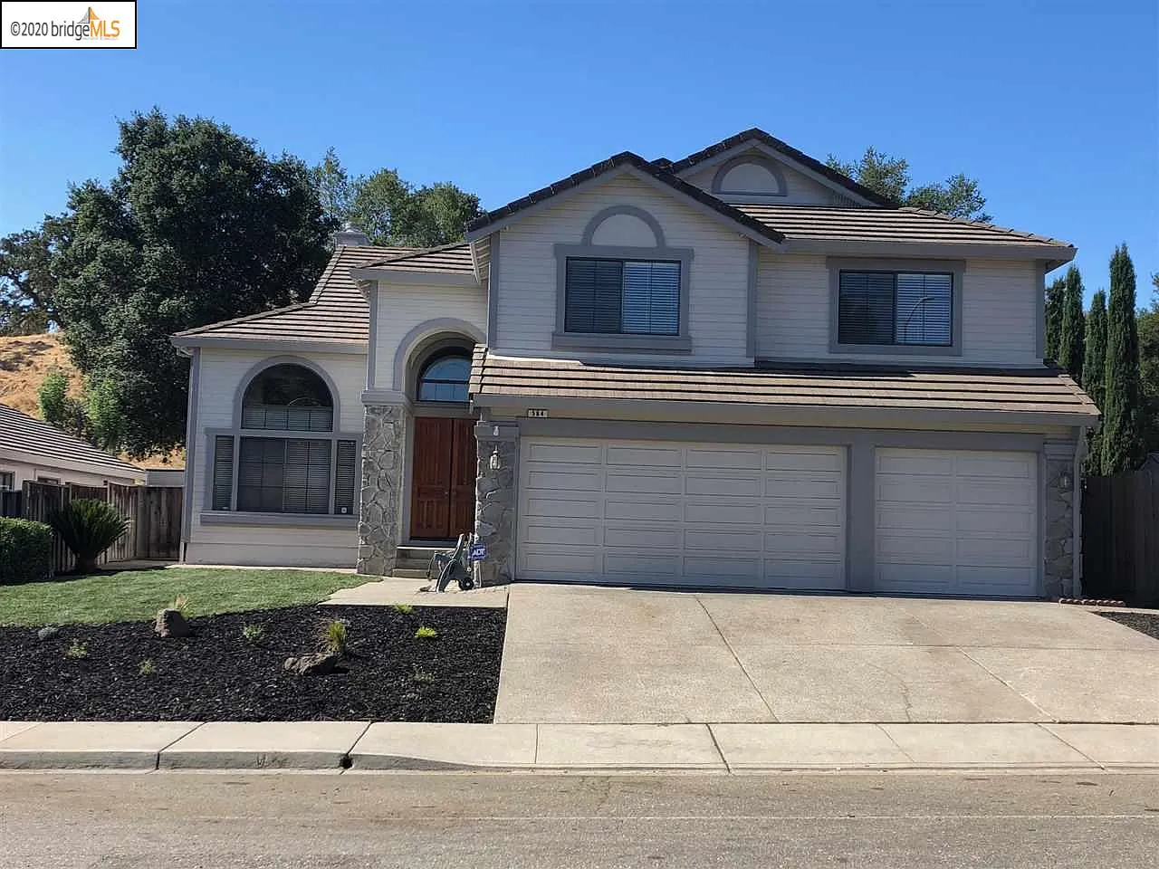 564 Columbia Creek Dr photo 1
