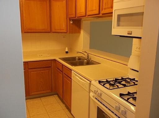 2nd image of 920 N Sterling Ave Unit 214