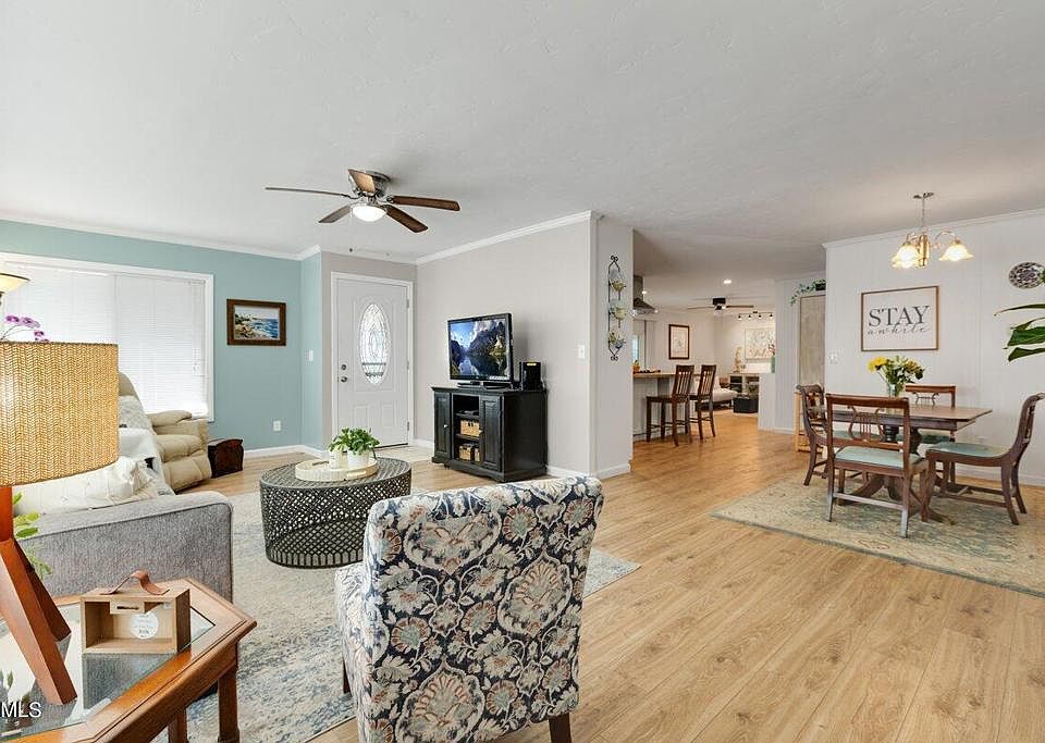 1st image of 187 Camelia Way #187