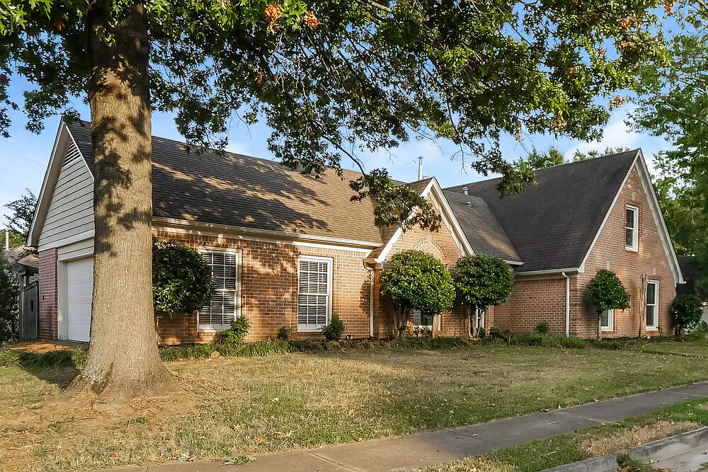 5 bed, 3.0 bath, 2052 sqft, $2,225 — Photo 4