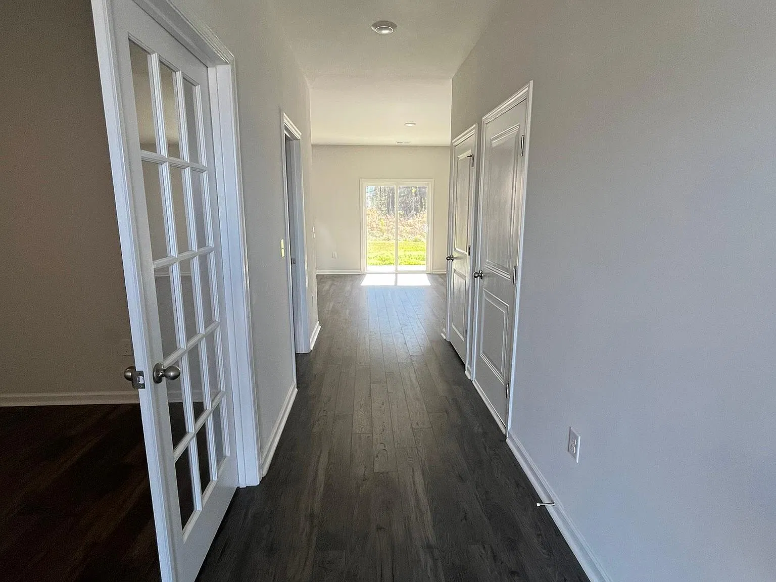4 bed, 2340 sqft, $2,550 — Photo 4