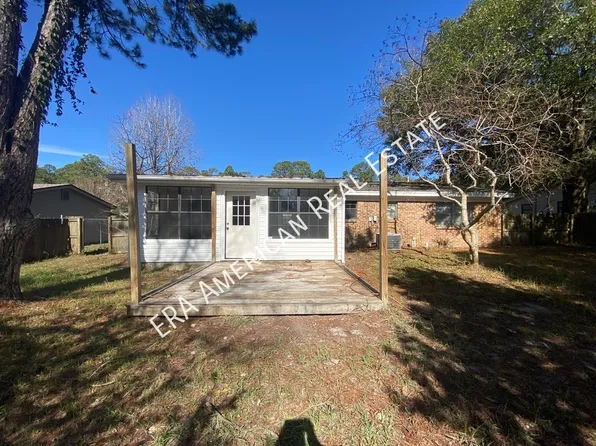 48 Mary Esther Dr, Mary Esther, FL 32569