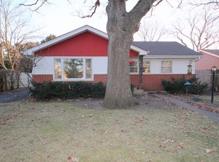 919 Ridgeland Ave, Mundelein, IL 60060