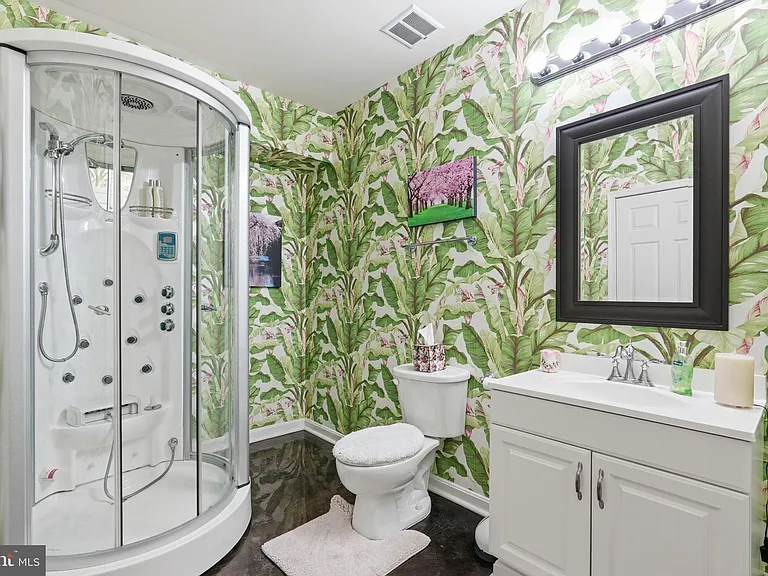 1072 Safa St — Photo 43