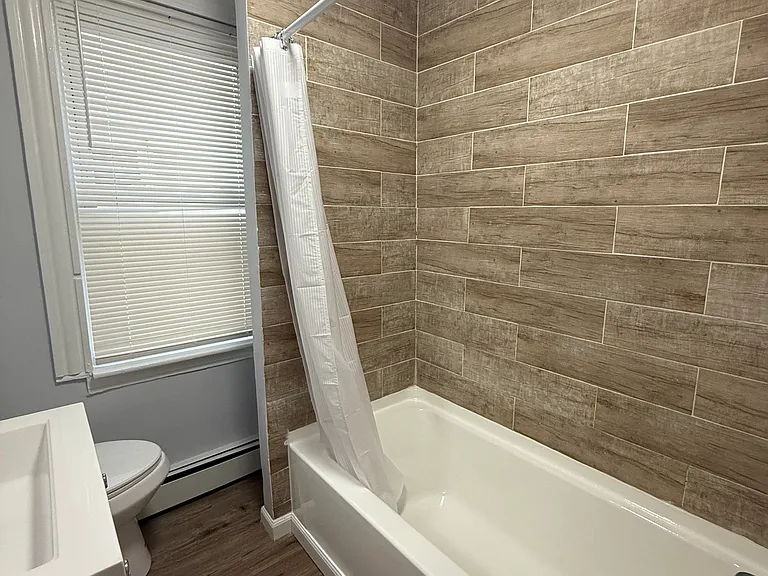 34 Amsterdam St #2R — Photo 7