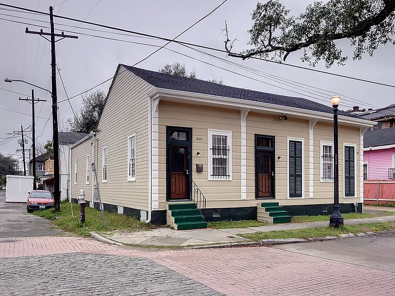 900 Josephine St — Photo 2