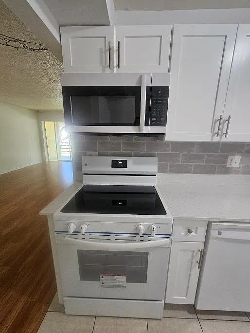 1 bed, 1.5 bath, 800 sqft, $1,800 — Photo 4