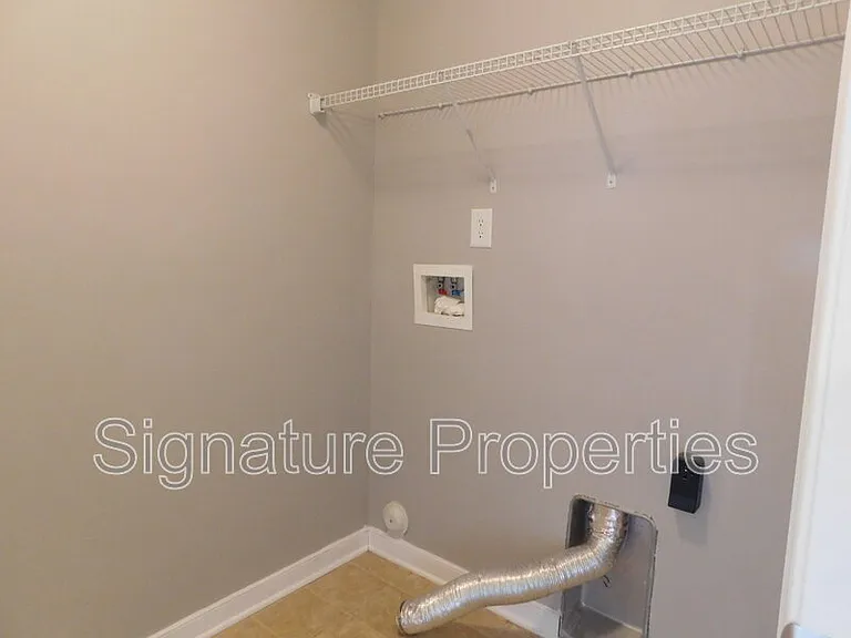 8197 Belton Cir — Photo 10