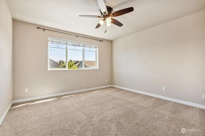 5 bed, 2.5 bath, 2429 sqft, $3,195 — Photo 4