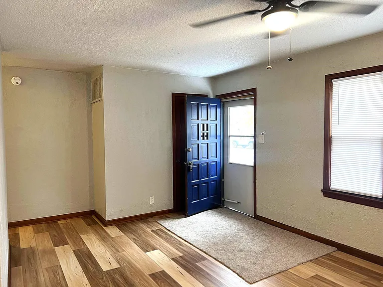 1520 W Arizona Ave — Photo 4