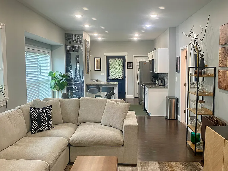4314 Highland Ave — Photo 3