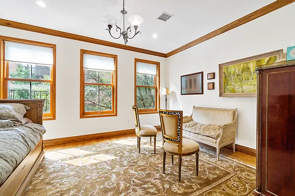 Rented by Avi Nash Associates | media 4