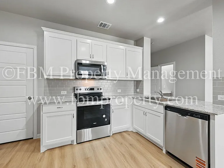 2120 Dena Dr — Photo 8