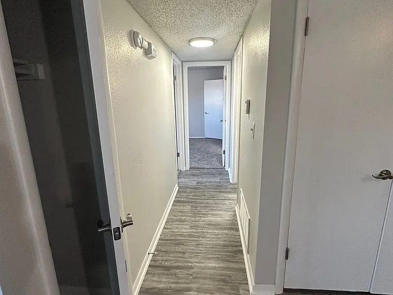 Regency Point Luxury Apartments — Photo 41