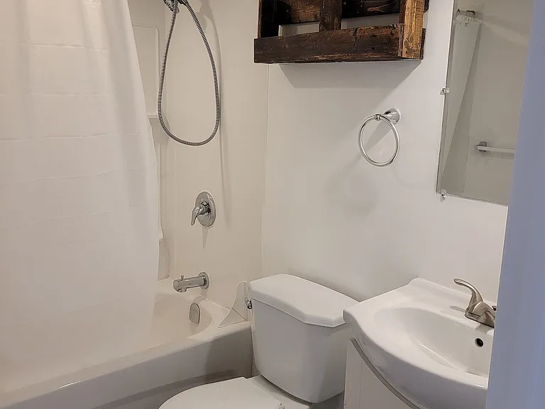 202 Cadillac Ave S — Photo 4
