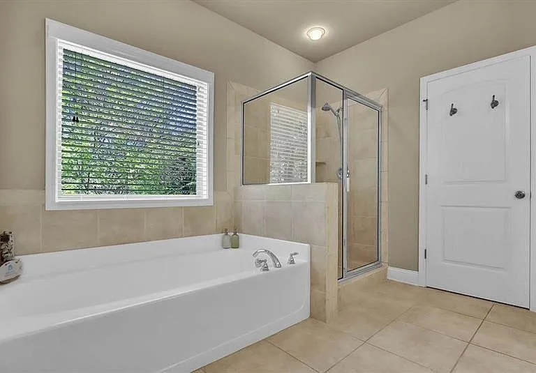 4960 Wilshire Xing — Photo 13
