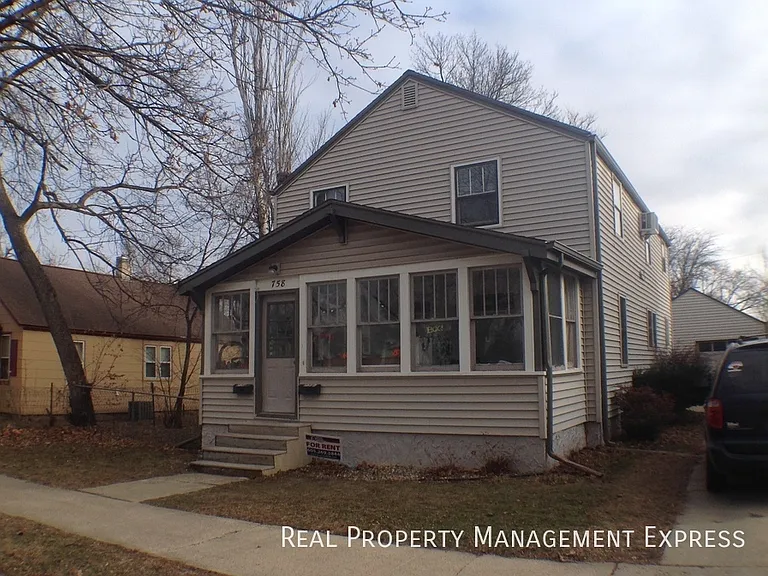 758 S 3rd Ave — Photo 11