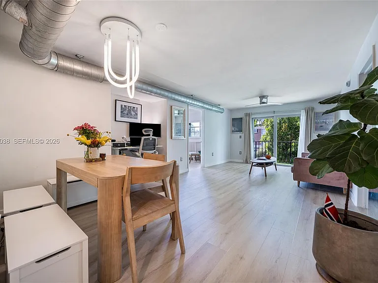1900 Meridian Ave #204 — Photo 9
