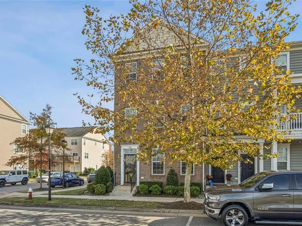 301 Waterside Dr, Hampton, VA 23666