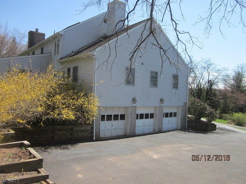 2nd image of 939 Washington Valley Rd