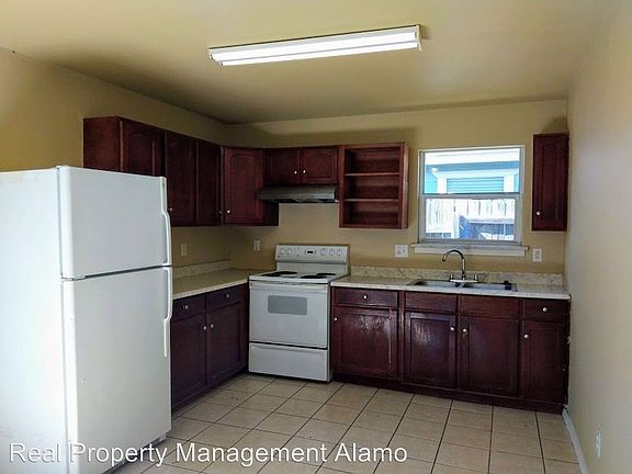 3rd image of 424 Amires Pl