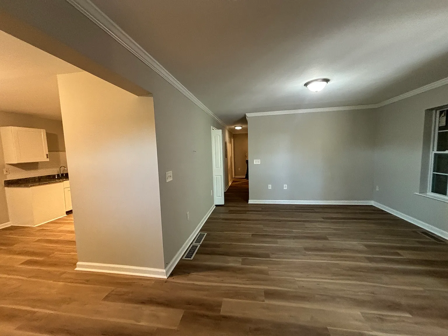 3 bed, 1300 sqft, $2,400 — Photo 4