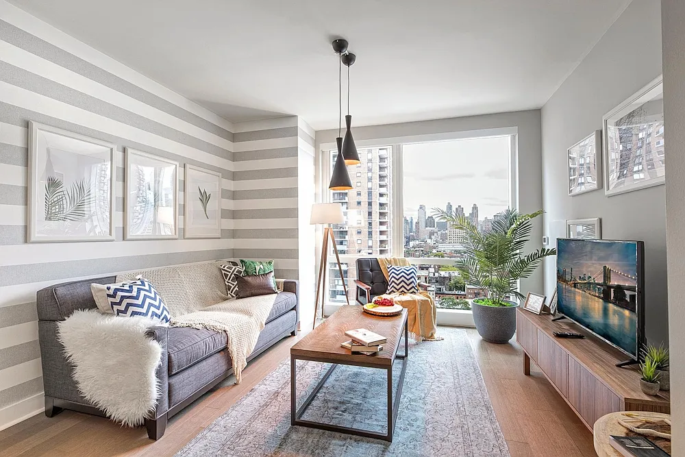 450 West 42nd Street — Photo 1