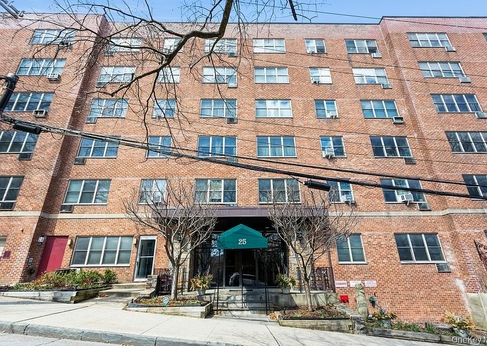 1st image of 25 Franklin Avenue #2A