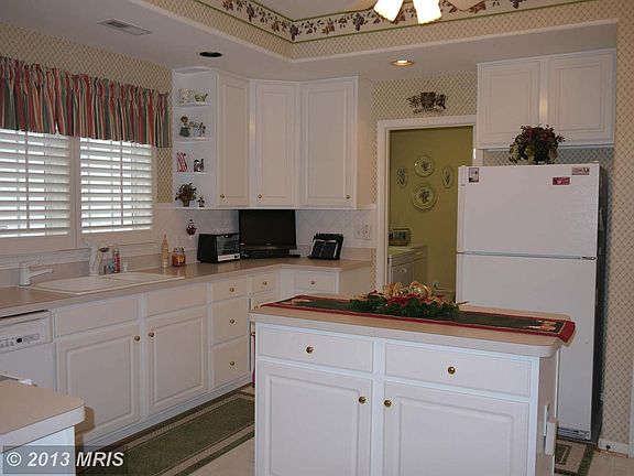 3rd image of 4209 Stonehaven Way