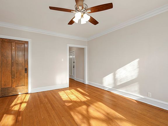 4th image of 1708 W Cornelia Ave #2
