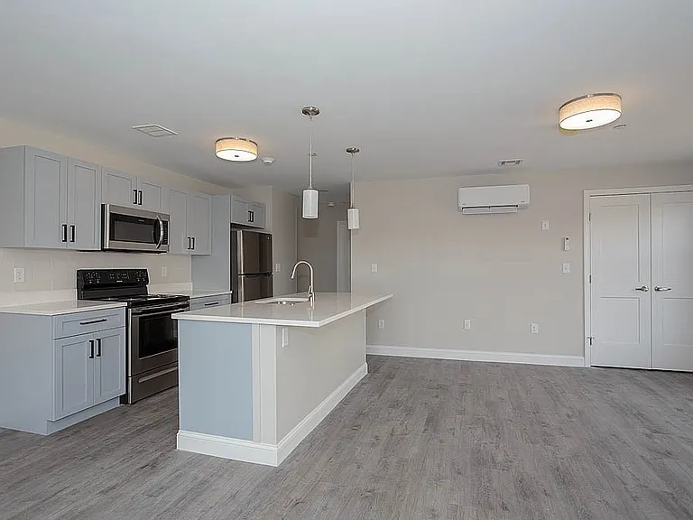 882 Massachusetts Ave #3A — Photo 3