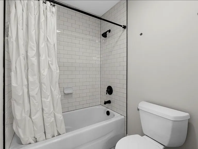 819 Irving Ave — Photo 11