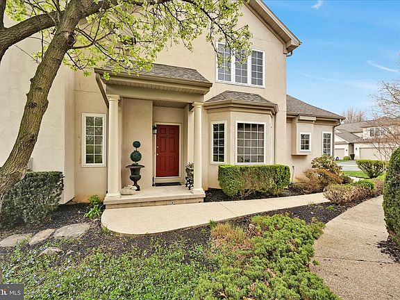 5th image of 728 Woodfield Dr