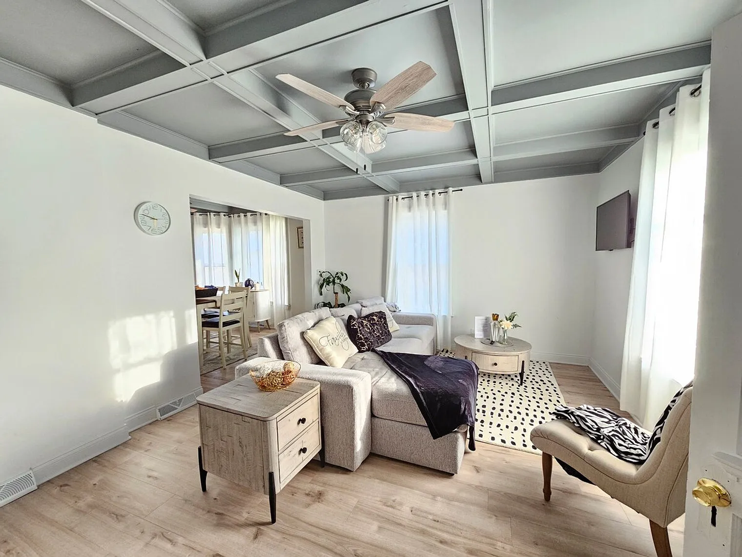 5 bed, 2.0 bath, $9,820 — Photo 2
