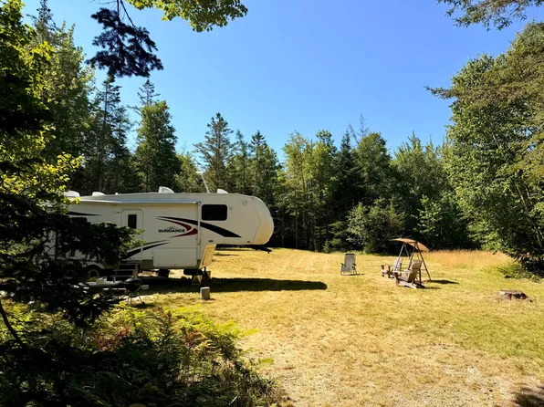 15 Eagle Point Way, Trenton, ME 04605