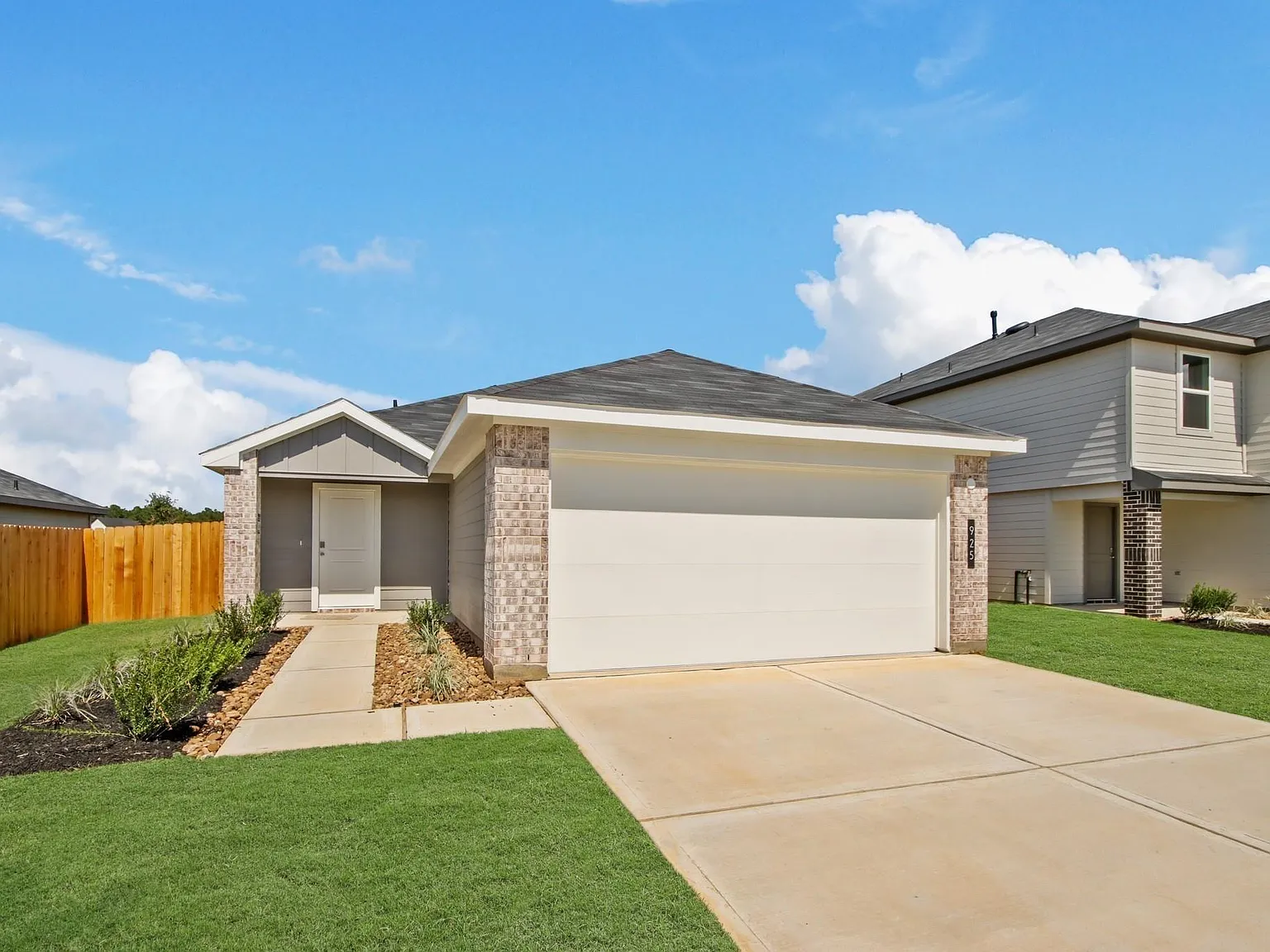 3 bed, 2.0 bath, 1156 sqft, $2,050 — Photo 2