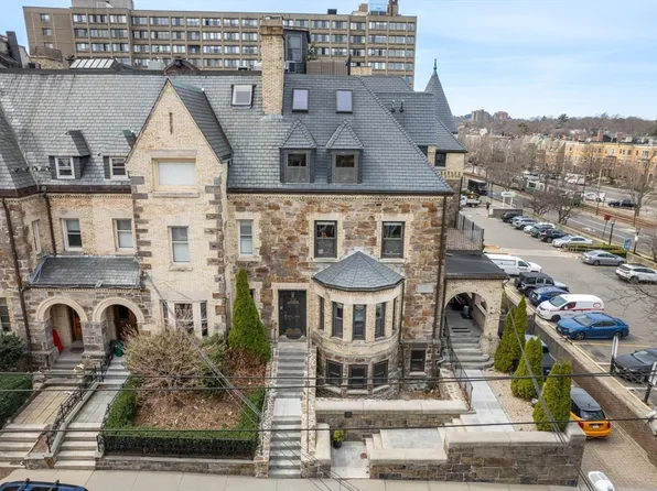 364-366 Tappan St Unit 4, Brookline, MA 02445