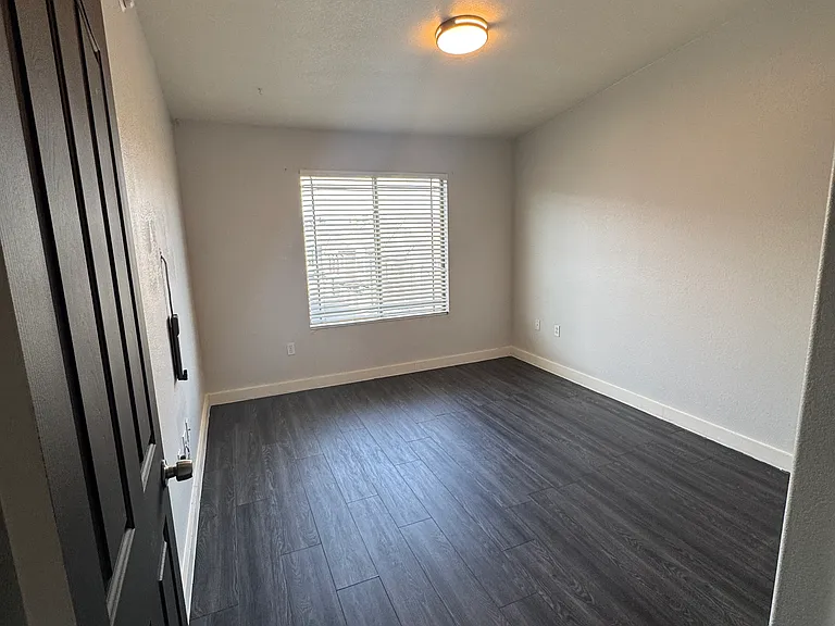 2402 E 5th St #1553 — Photo 5