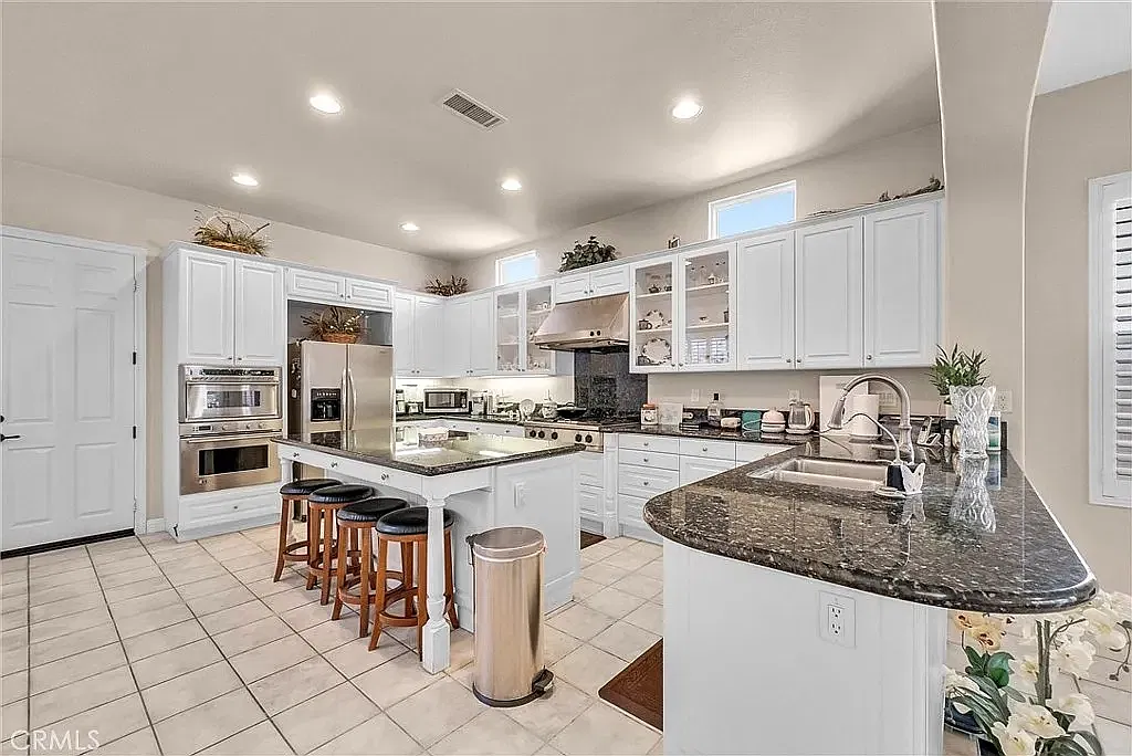 4 bed, 3.5 bath, 3506 sqft, $6,750 — Photo 3